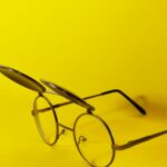 W jaki sposób przyciemnić okulary korekcyjne?